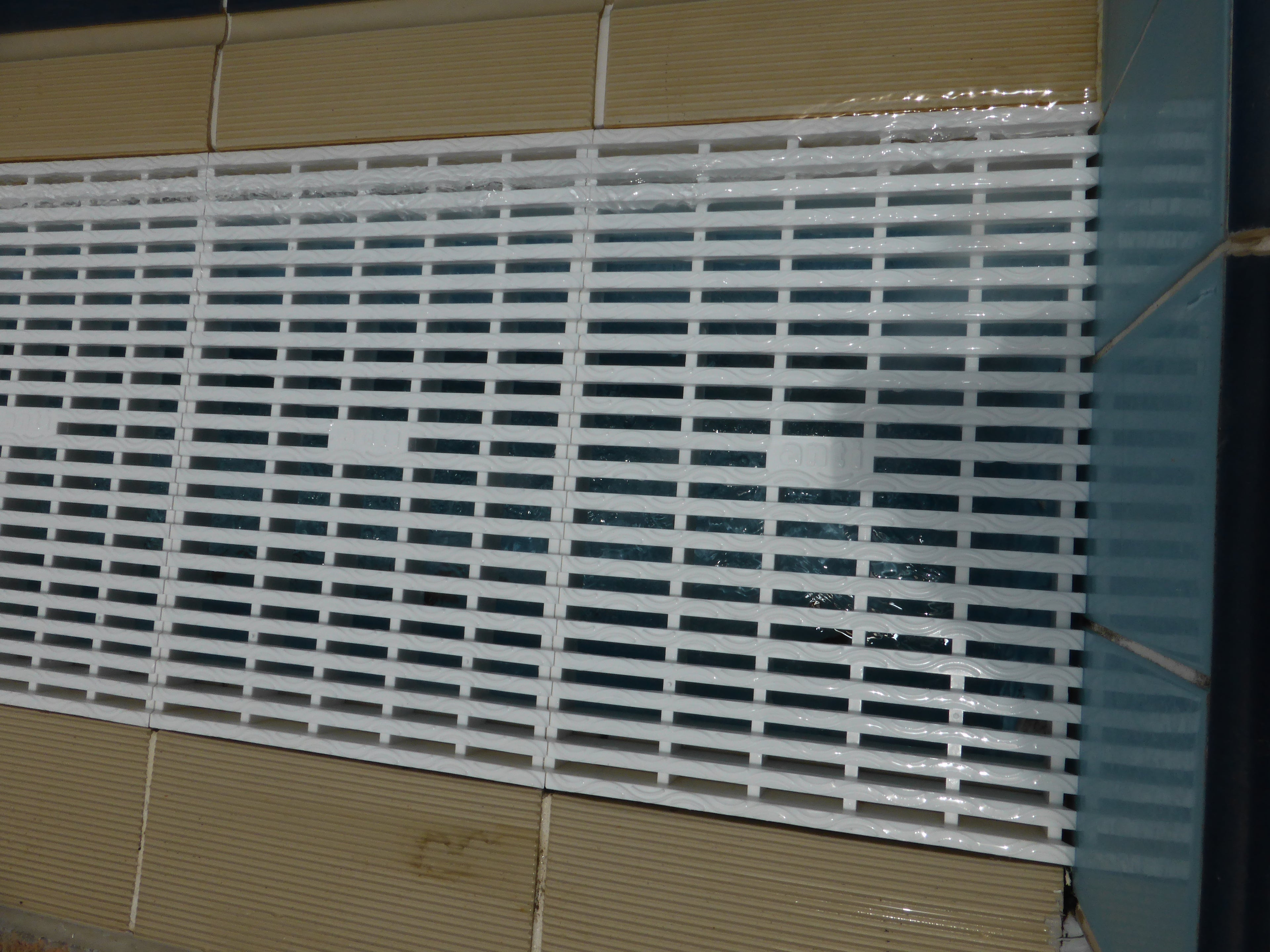 AWE026 / AWE027 / AWE028 Overflow Pool Gratings