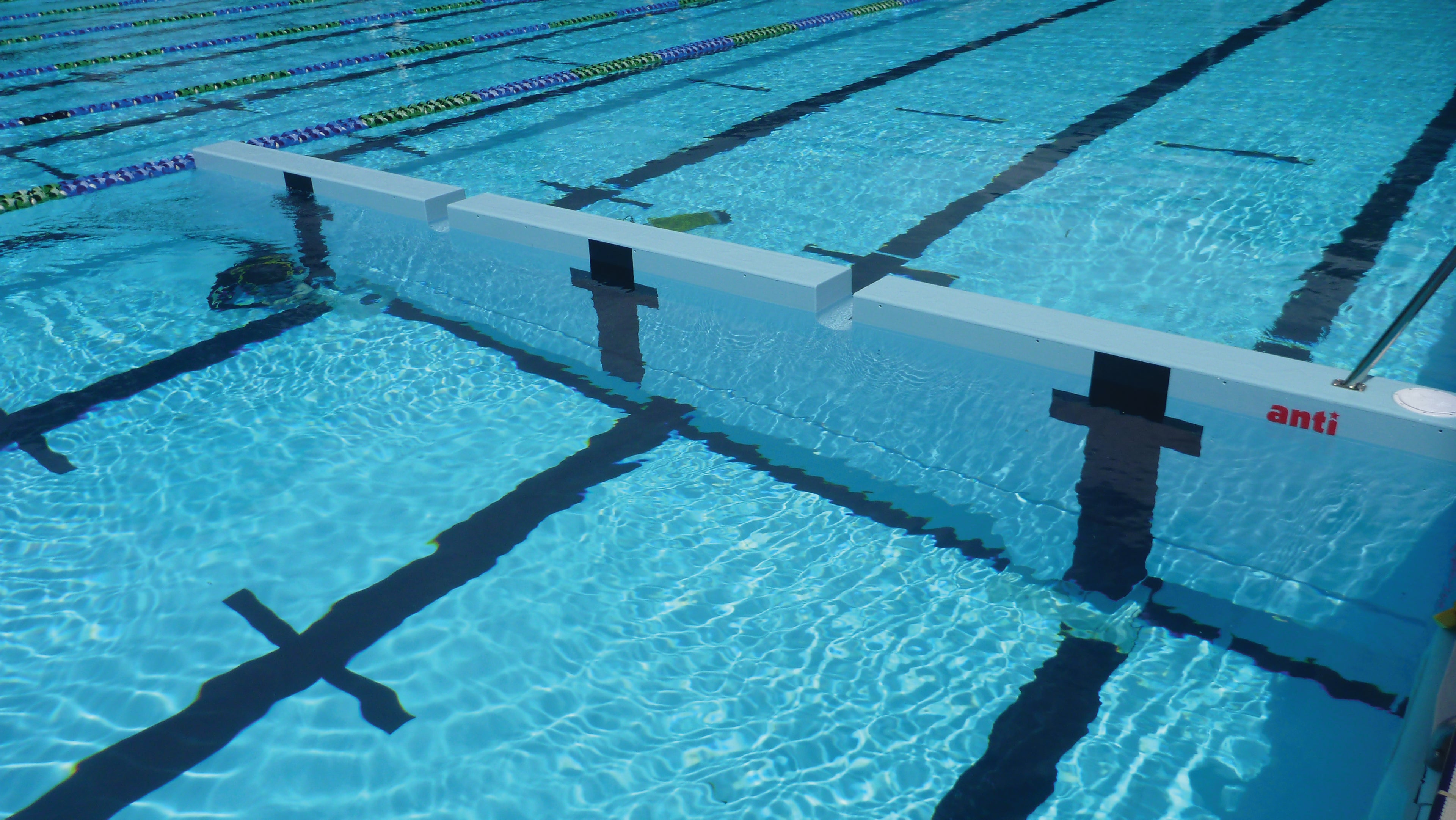 AWE044 Anti Wave Submersible SwimWall