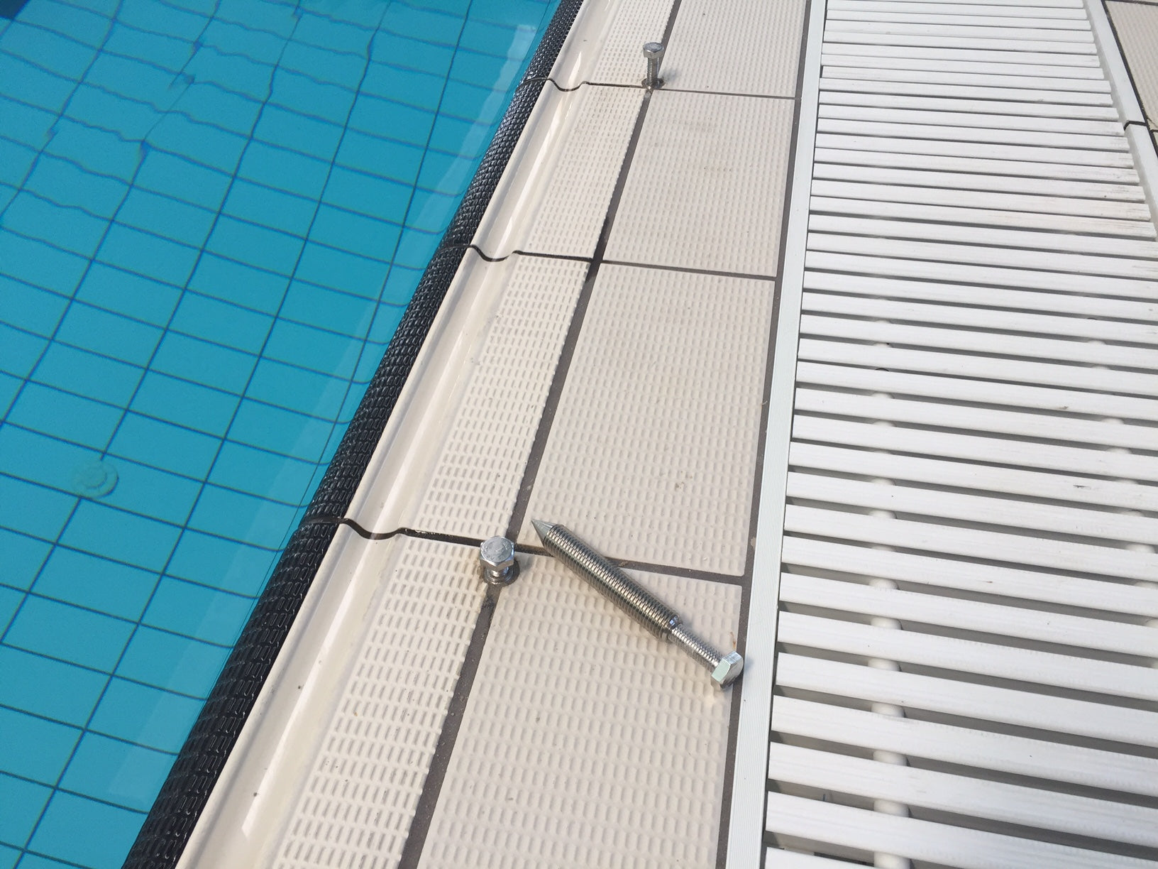 AWE026 / AWE027 / AWE028 Overflow Pool Gratings